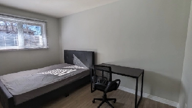 Furnished Private bedroom in main floor for rent in Scarborough Image# 1