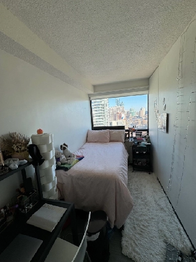 (2 bedroom one bathroom) 1 room with bath available aswell Image# 3