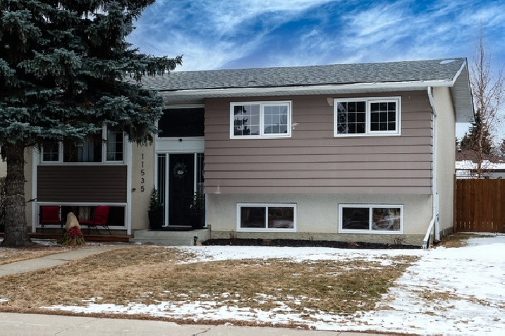 FANTASTIC Greenfield location $475,000 in Edmonton,AB - Houses for Sale