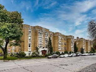 Great 5 1/2 for rent in beautiful Westmount building! Image# 1