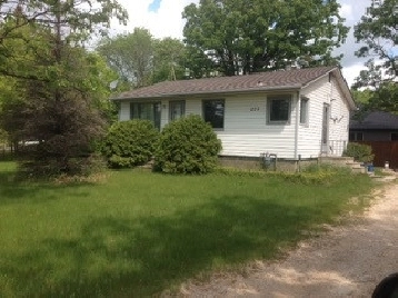 House for Rent in Mitchell Available June 1! in Winnipeg,MB - Apartments & Condos for Rent