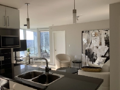 Gorgeous Fully Furnished 2 Bedroom and Den Condo in Vancouver Image# 8