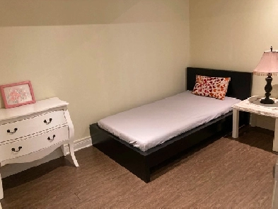 Quiet room available near don mills station, Toronto Image# 1