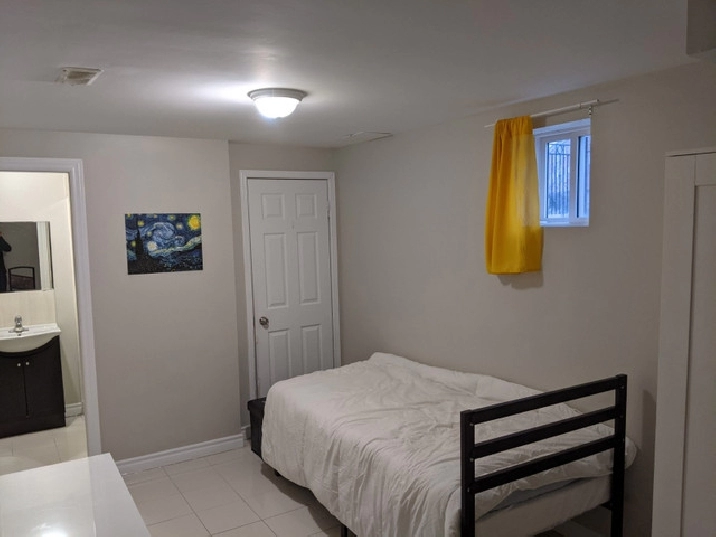 York University/Seneca room with private washroom - May 1st in City of Toronto,ON - Room Rentals & Roommates