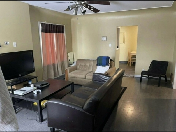 Large room with Queen bed avail April 30th. in Edmonton,AB - Room Rentals & Roommates