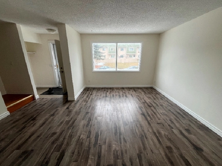 Newly Renovated Duplex in Central Calgary in Calgary,AB - Apartments & Condos for Rent