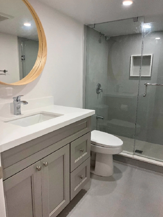 Room for Rent Oakville 3 mins to Sheridan college Female only in