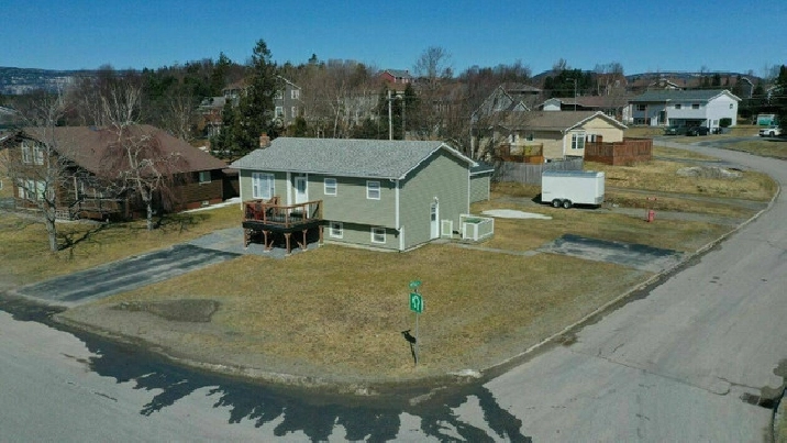 Stunning 2-bedroom home with a self-contained 2-bed apartment in Corner Brook,NL - Houses for Sale