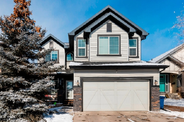 Beautiful 4 Bedroom / 3.5 Bathroom Airdrie Home in Calgary,AB - Houses for Sale