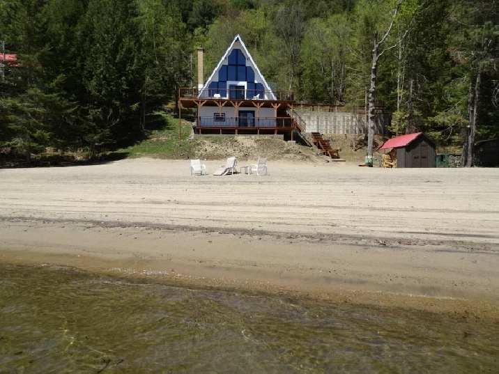 Maison au Bord du Lac Simon avec immense plage Privee in City of Montréal,QC - Houses for Sale