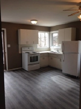 Beautiful 3 Bedroom House in Mitchell for Rent Available June 1! in Winnipeg,MB - Apartments & Condos for Rent