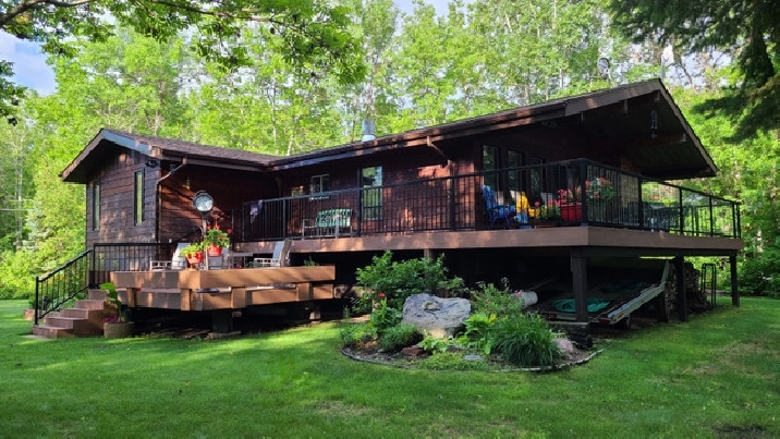 18 Hacault St, Albert Beach - Rare LAKEFRONT on private yard! in Winnipeg,MB - Houses for Sale