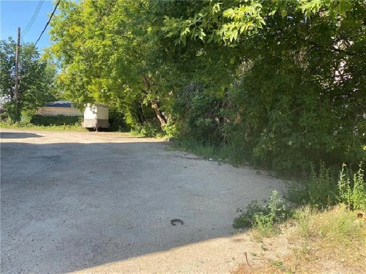 VL Presents Opportunity to Build Duplex or Triplex in Winnipeg,MB - Land for Sale