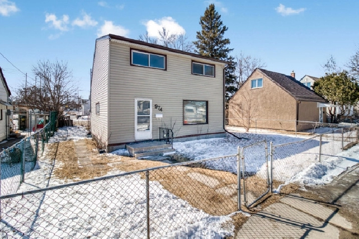 Straight & Solid 3 bdrm 1 bthrm 2 storey in Shaughnessy Heights! in Winnipeg,MB - Houses for Sale