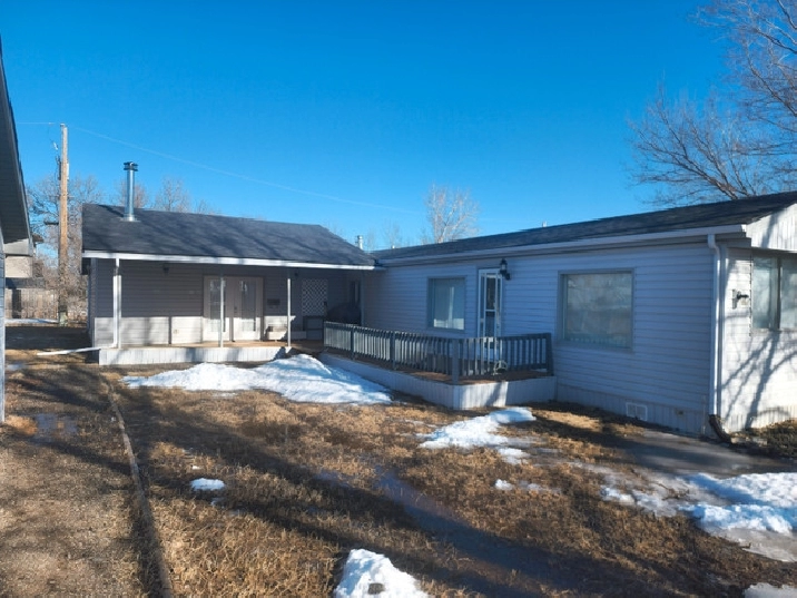 110 Wetmore St N - Charming Mobile Home In Rouleau in Regina,SK - Houses for Sale