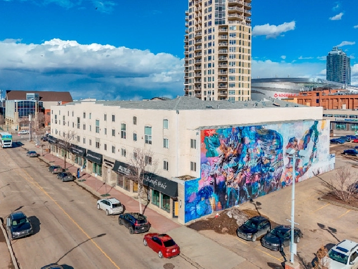 SLEEK NEW YORK style loft WALKING DISTANCE to Ice District! in Edmonton,AB - Condos for Sale
