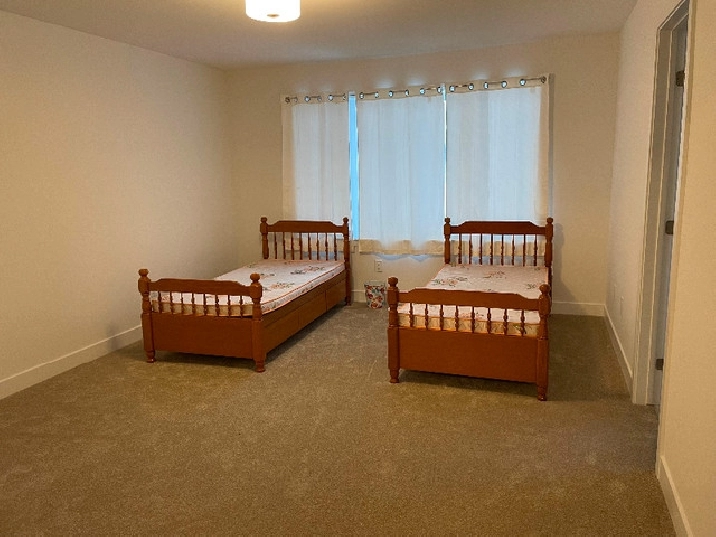 2023 Luxury house for sale 4b 3b office Barrhaven, River views in