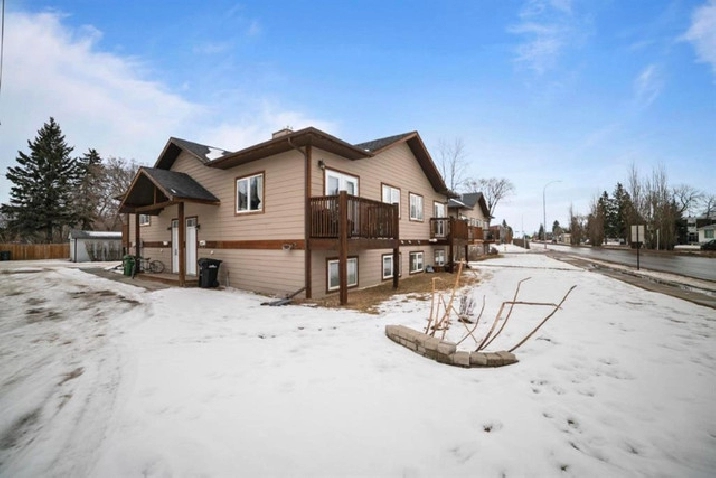 Multi Family unit For Sale! Great investment opportunity! in Edmonton,AB - Houses for Sale