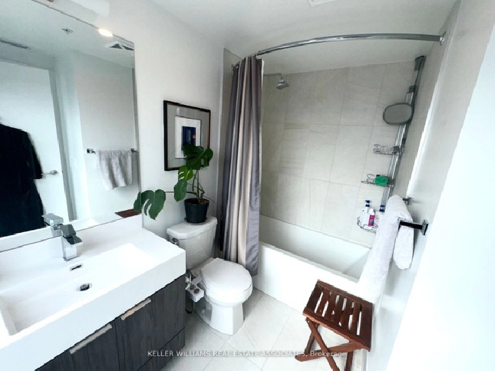 1 Den / 2 Bathroom Penthouse Condo for Rent near Kipling Station in