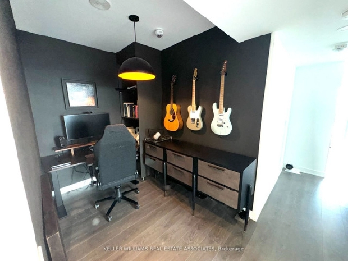 1 Den / 2 Bathroom Penthouse Condo for Rent near Kipling Station in