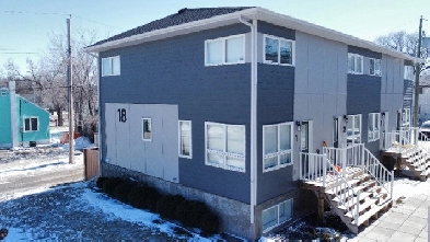 4 x 880 sqft 3bdrm units! Magnificent Investment Opportunity! Image# 1