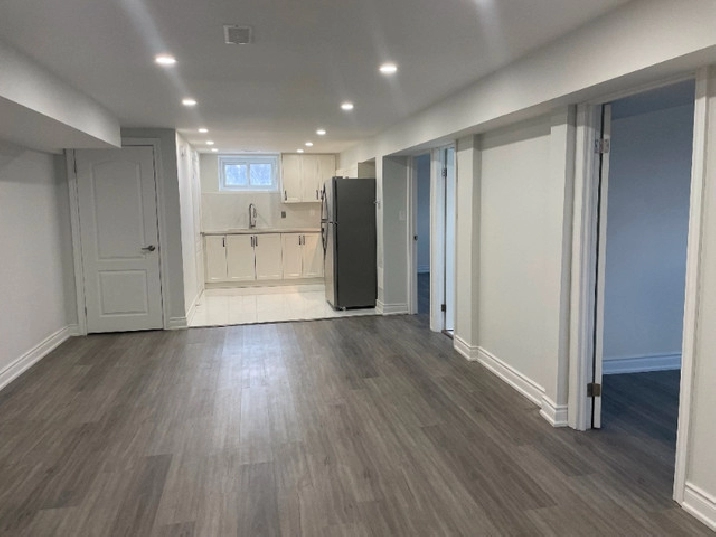 At Keswick, 2 bedroom walkout basement for rent in Markham / York