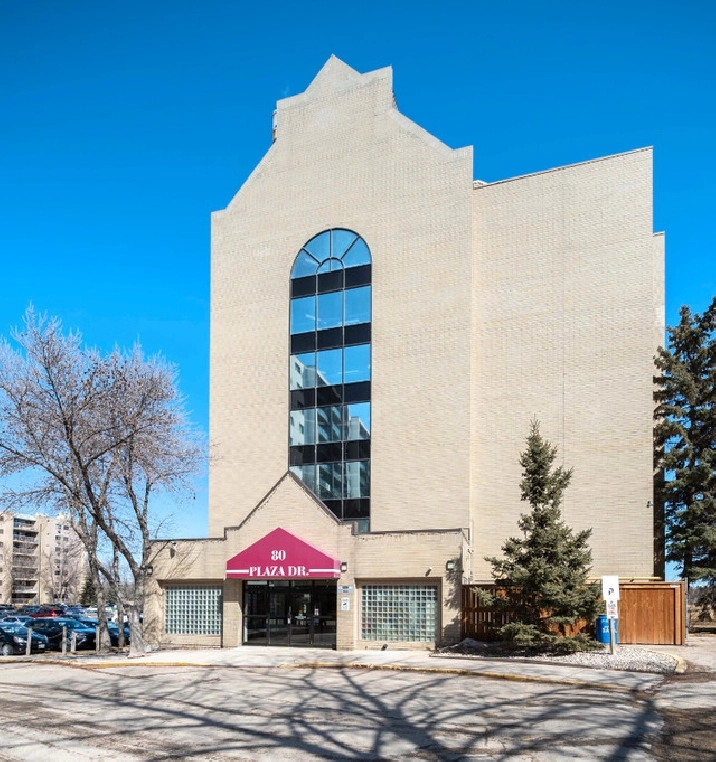Stunning 3 bedroom condo 2 baths with large balcony and view in Winnipeg,MB - Condos for Sale