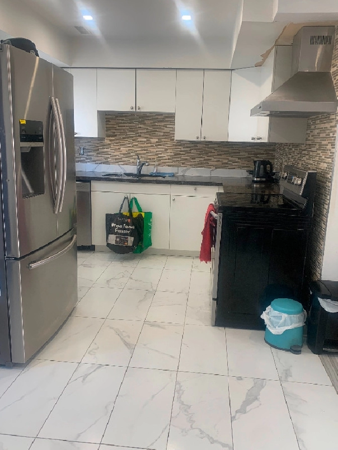 Semi basement room available for rent in Woodbridge in Markham / York