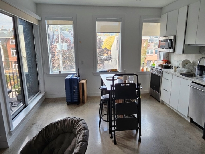 Private room with Private washroom in City of Toronto,ON - Room Rentals & Roommates