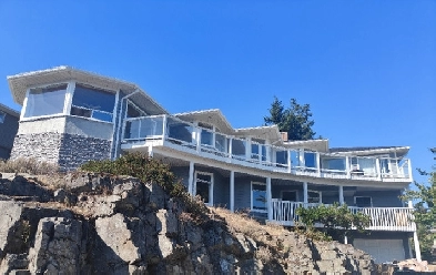 3 bed 2 bath 1car garage new renovated with ocean view suite Image# 1