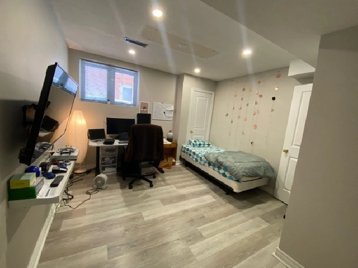 2 BDRM Basement Apt Yonge/16Th Avenue Richmond Hill in Markham / York