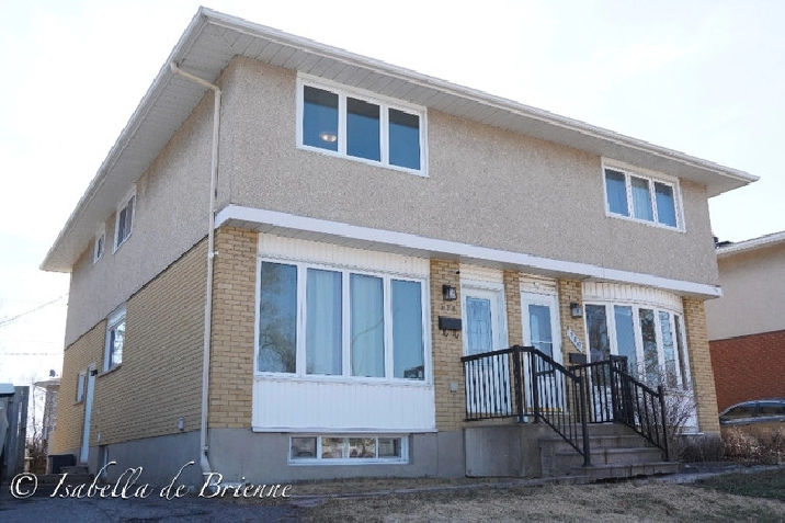 Great semi-detached home with nanny suite in a central location! in Ottawa,ON - Houses for Sale