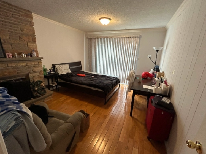 North York One Spacious Bedroom Available May 1 - Female Only in City of Toronto,ON - Room Rentals & Roommates