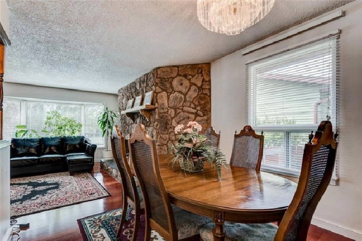 3-Bedroom Bungalow in Rundle with Double Garage in Calgary,AB - Apartments & Condos for Rent