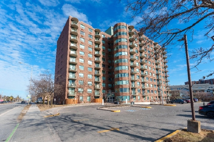 Spacious, bright and updated 2 bedroom, 2 full bathroom condo! in Ottawa,ON - Condos for Sale