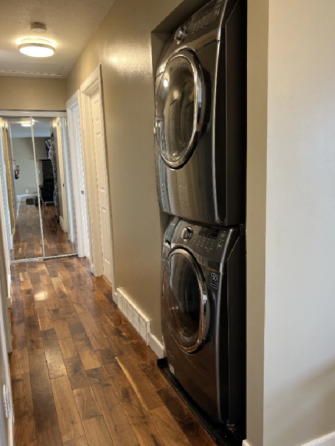 Beautiful Modern 3 Bedroom 1.5 Bathroom Located Dawson Creek in