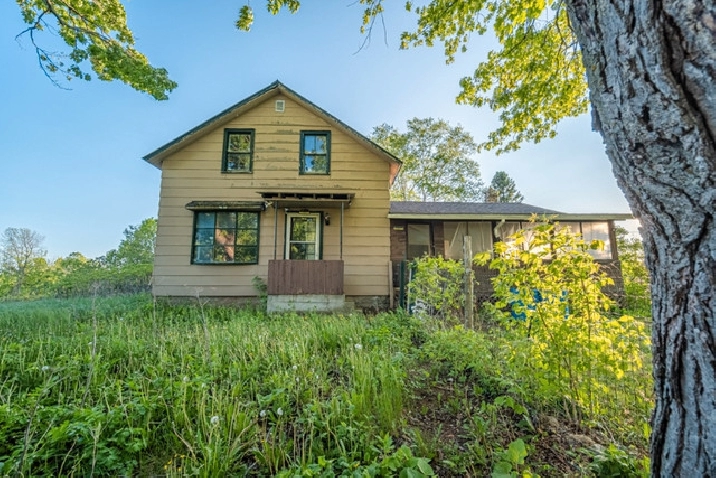 Welcome to this great classic farm house ! in Ottawa,ON - Houses for Sale