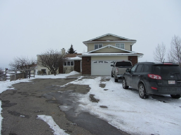 Beautiful 5 Bedroom Acreage House for rent from June 1- Cochrane in Calgary,AB - Apartments & Condos for Rent