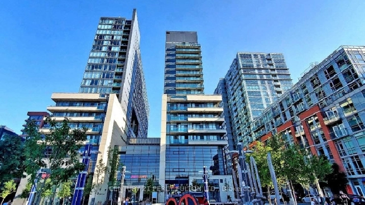 Affordable 1 Bedroom 1 Bath Downtown Condo w/ Parking! in City of Toronto,ON - Condos for Sale