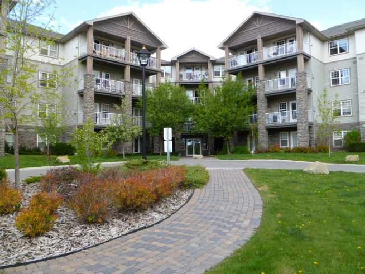 FOR SALE: 1 bdrm den condo in trendy Inglewood. Pets allowed in Calgary,AB - Condos for Sale