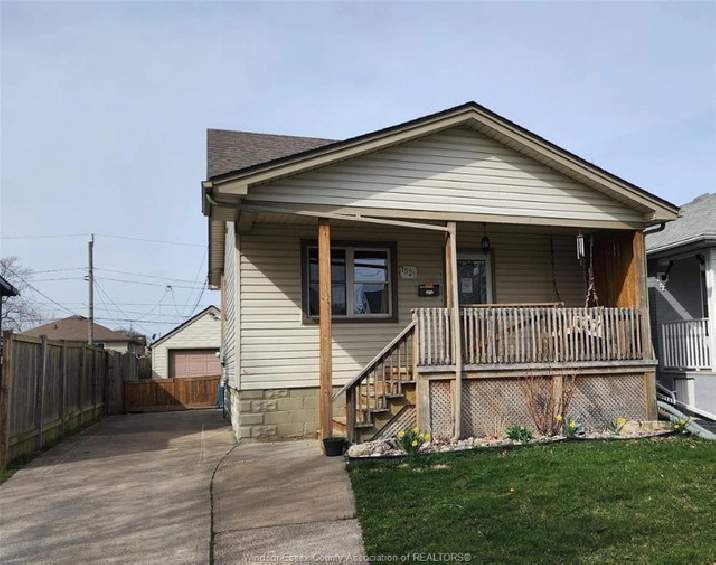 1521 Bernard, Windsor ON in Windsor Region,ON Houses for Sale