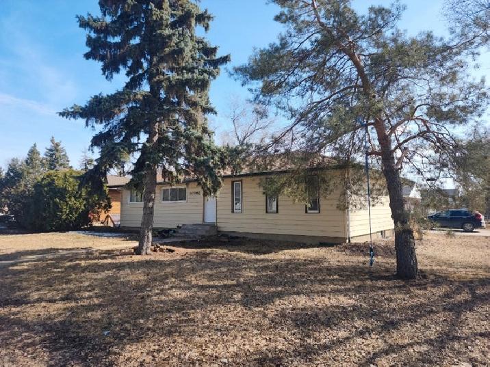 1927 Grant Dr-Bungalow Family Friendly Neighbour Whitmore Park in Regina,SK - Houses for Sale