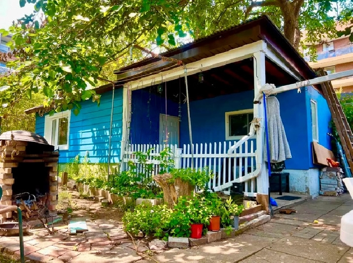 Rustic gem tiny house in the garden backyard - Galloway Rd in City of Toronto,ON - Apartments & Condos for Rent