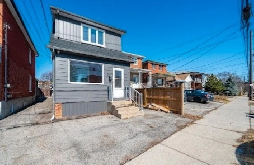 Can be converted into a single house or kept as a rental home /E in City of Toronto,ON - Houses for Sale
