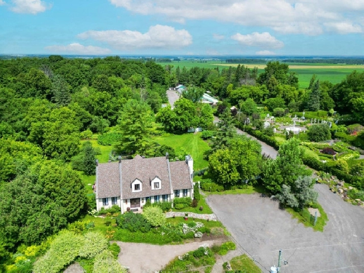 Mirabel (Laurentides) Domaine 34.9 acres somptueuse maison in Laval