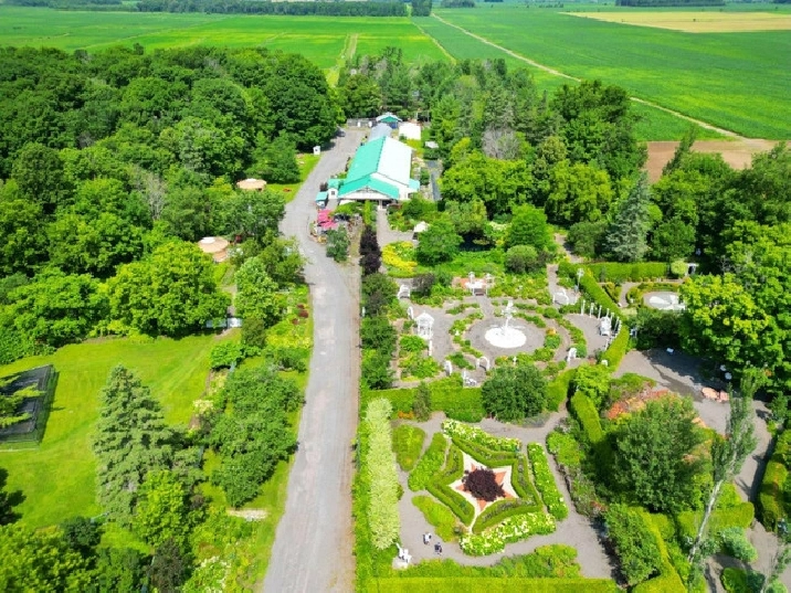 Mirabel (Laurentides) Domaine 34.9 acres somptueuse maison in Laval