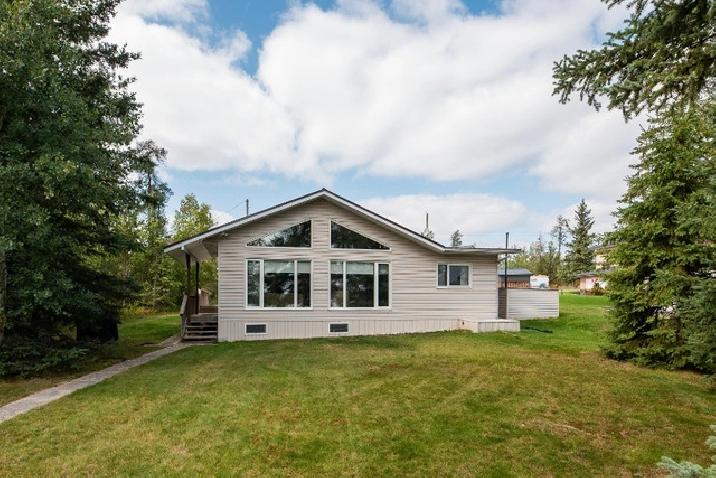 Lakefront Cabin in the Whiteshell - 4 bed, 1 bath in Winnipeg,MB - Houses for Sale
