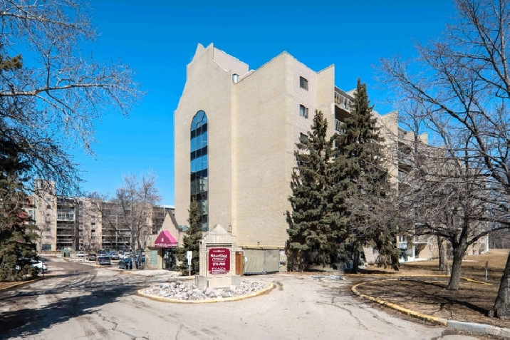 Stunning 3 bedroom Condo 2 baths with large balcony and view in Winnipeg,MB - Condos for Sale