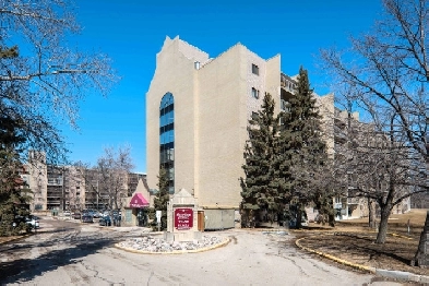 Stunning 3 bedroom Condo 2 baths with large balcony and view Image# 2
