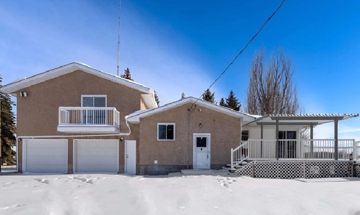5.6 Acres 5 Bed House with Dbl Garage Shop! LOVE IT! in Edmonton,AB - Houses for Sale